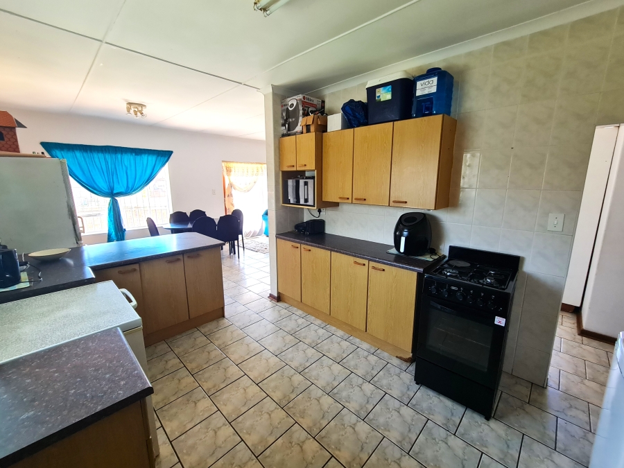 5 Bedroom Property for Sale in C Place Eastern Cape